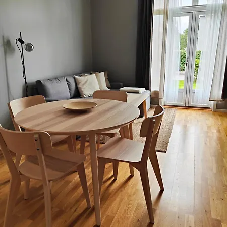 Park Apartment *